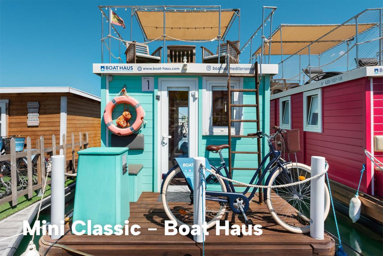 Отель Boat Haus - Mediterranean Experience Ла-Линеа-де-ла-Консепсьон Экстерьер фото