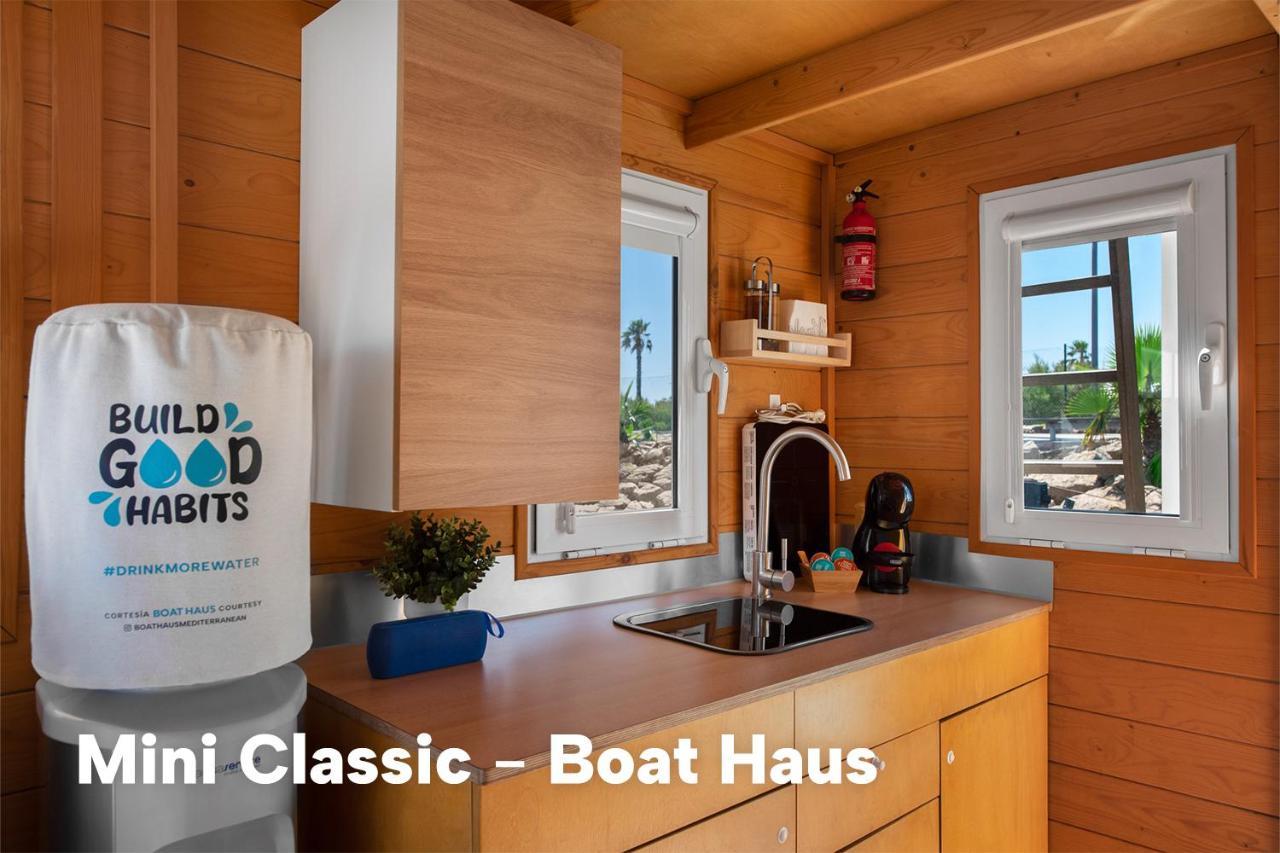 Отель Boat Haus - Mediterranean Experience Ла-Линеа-де-ла-Консепсьон Экстерьер фото