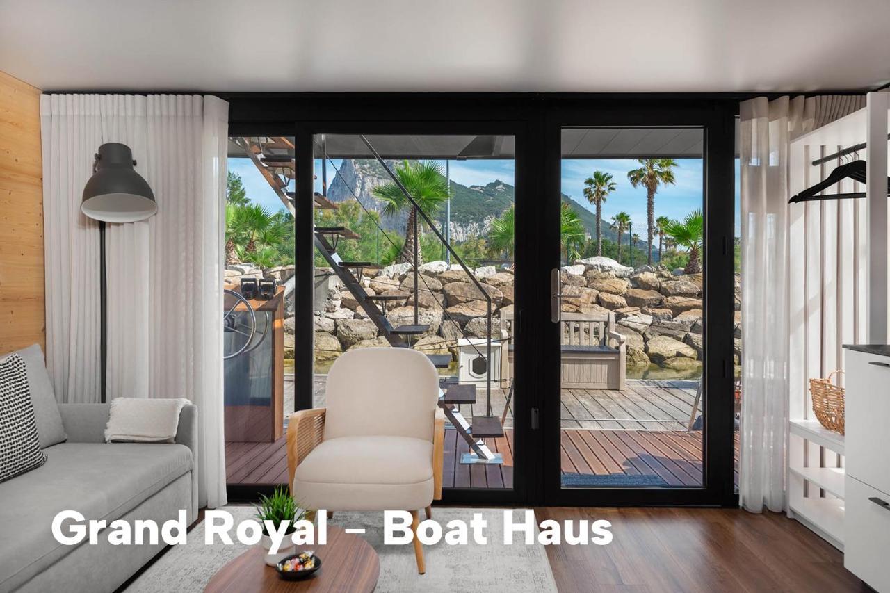 Отель Boat Haus - Mediterranean Experience Ла-Линеа-де-ла-Консепсьон Экстерьер фото