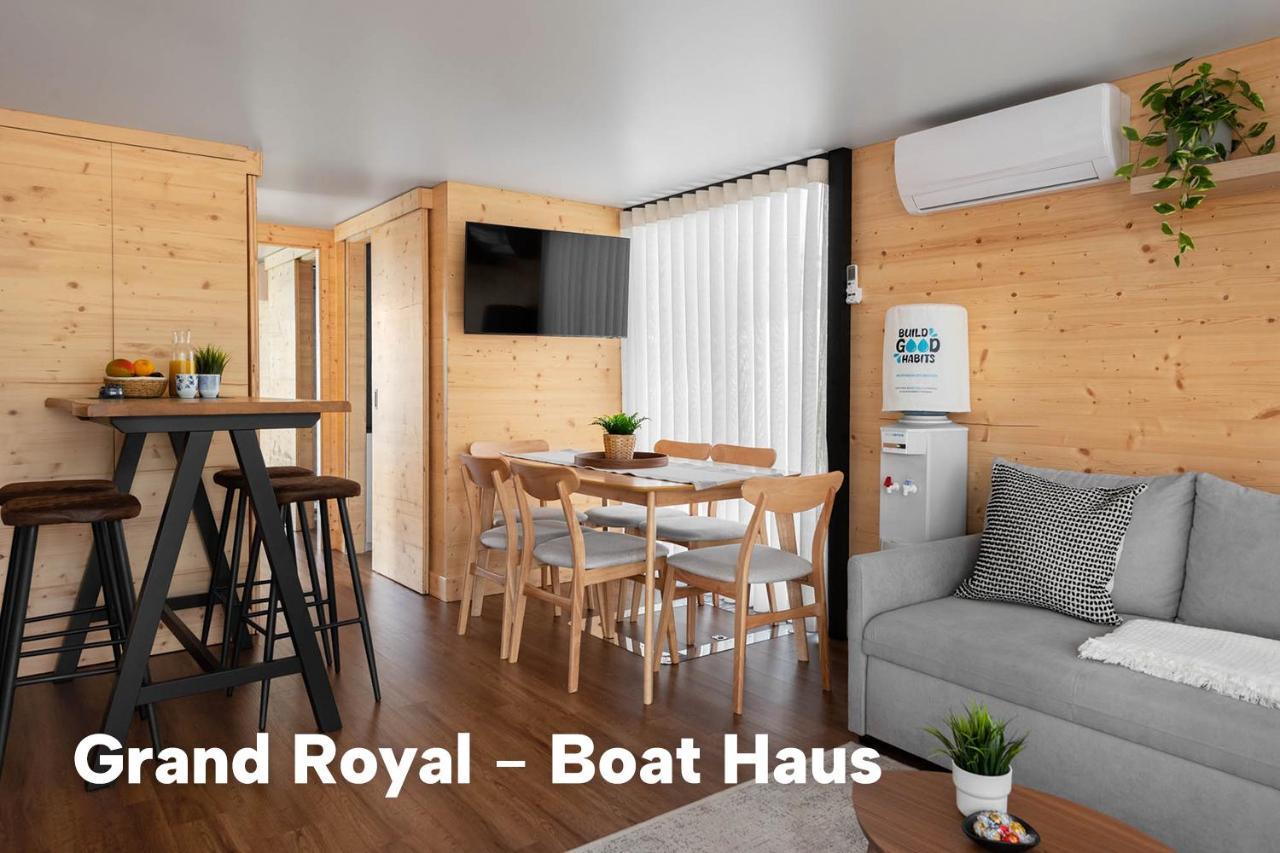 Отель Boat Haus - Mediterranean Experience Ла-Линеа-де-ла-Консепсьон Экстерьер фото