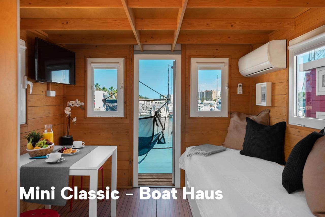 Отель Boat Haus - Mediterranean Experience Ла-Линеа-де-ла-Консепсьон Экстерьер фото