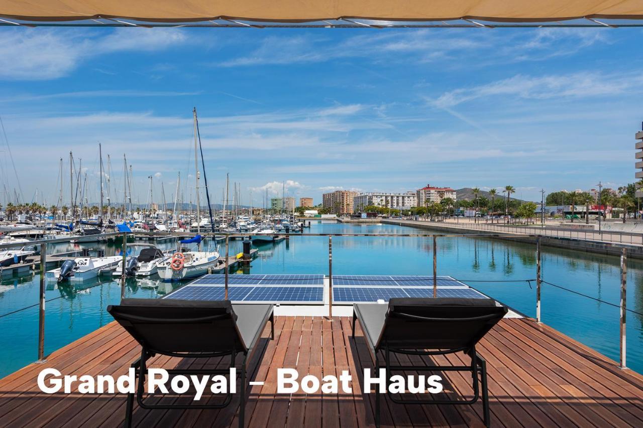 Отель Boat Haus - Mediterranean Experience Ла-Линеа-де-ла-Консепсьон Экстерьер фото