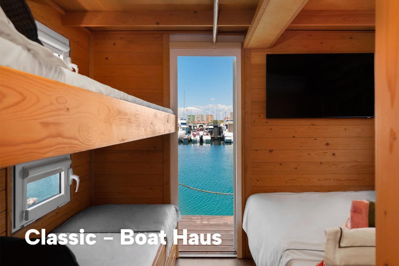 Отель Boat Haus - Mediterranean Experience Ла-Линеа-де-ла-Консепсьон Экстерьер фото